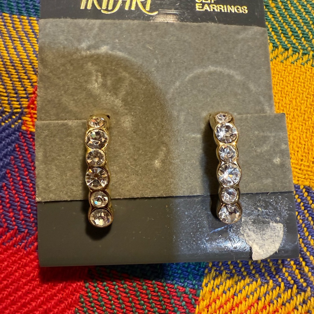 Vintage Trifari Crystal clip on  Earrings